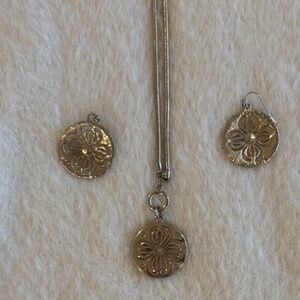 Gold Reversable Floral Medallion Costume Necklace & Earrings